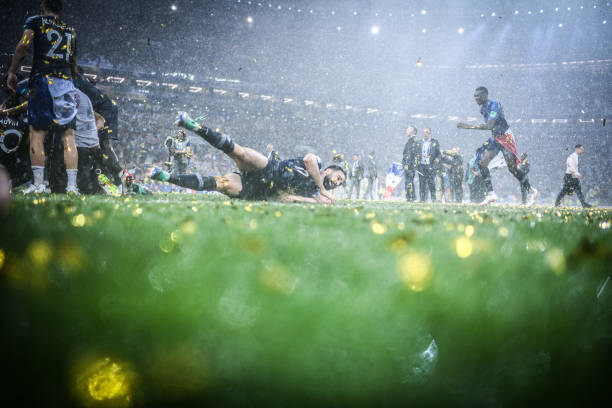 并在三年后 并在三年后